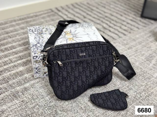 gift box packagingDior Safari camera bagVersatile and coolVery fashionable and h