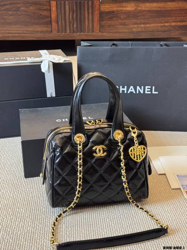 Cowhide version Chanel ~ 25A Black Gold Pleated Wax Cowhide Handbag Bowling Bag