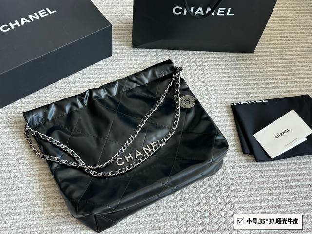 Upgraded version with box Size: 37*35Cm It's so easy to match. Woohoo! Chanel 22