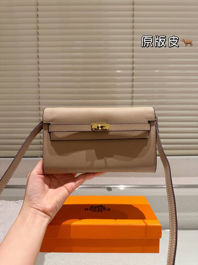 Top-grade original cowhide Hermes Kelly Crossbody Bag is the most popular bag i