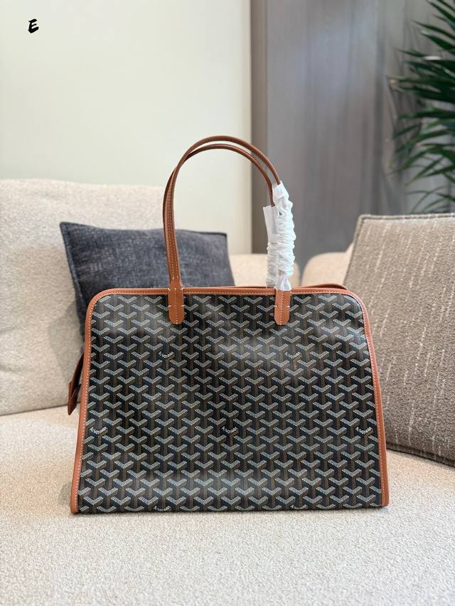 Goyard Goya Bags A Recommended Products Goyard's dog-friendly fashion Chic Du Ch
