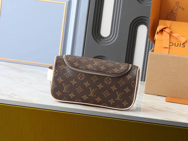 Upgraded original M11510 This vanity bag is made of Damier Graphite canvas, whi