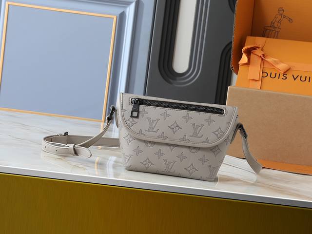 Upgraded original M14116 M12681 M12806 M12636 This Pulse mini handbag is made o