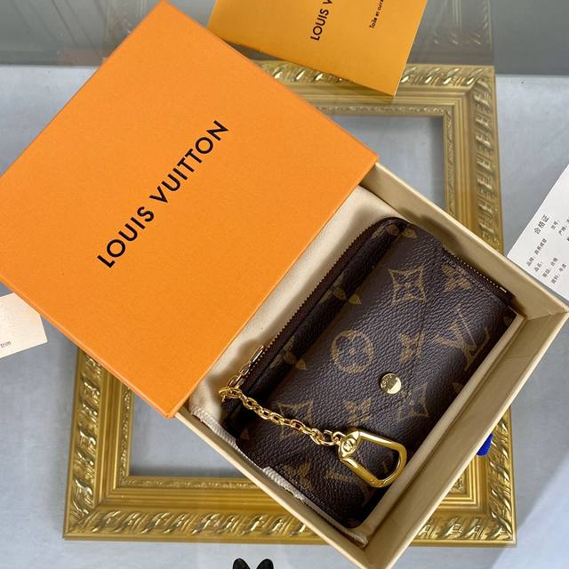 Model: M69431! Old flower coffee! The Recto Verso card holder is a classic Mono