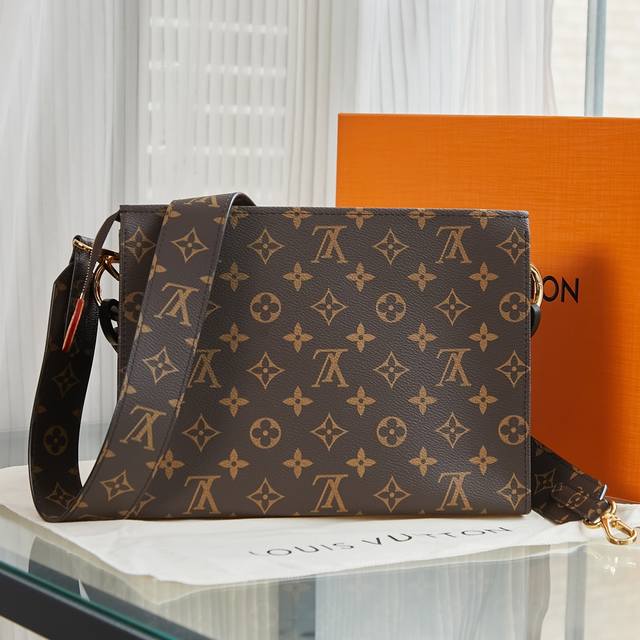 Factory P price M47545! Top original monogram toiletry bag chain shoulder strap