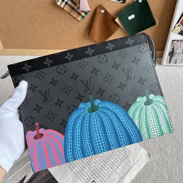 Factory P price M81973 Langua bag. Top original. This small and fashionable Poc