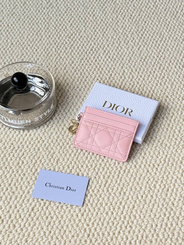 Ladydior Lambskin Code: S0974Ovrb M81B T Lady Dior Five-grid Card Holder Product