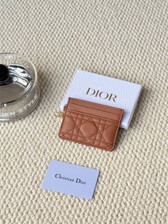 Ladydior Lambskin Code: S0974Ovrb M81B T Lady Dior Five-grid Card Holder Product