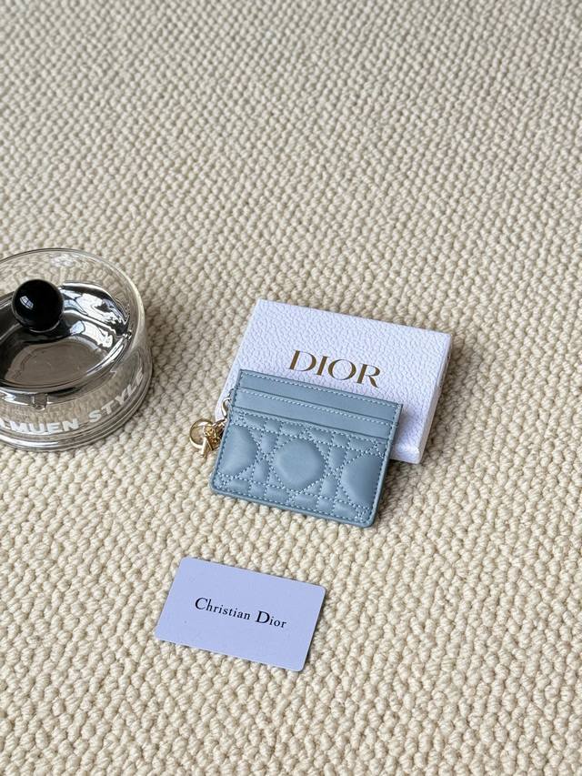 Ladydior Lambskin Code: S0974Ovrb M81B T Lady Dior Five-grid Card Holder Product