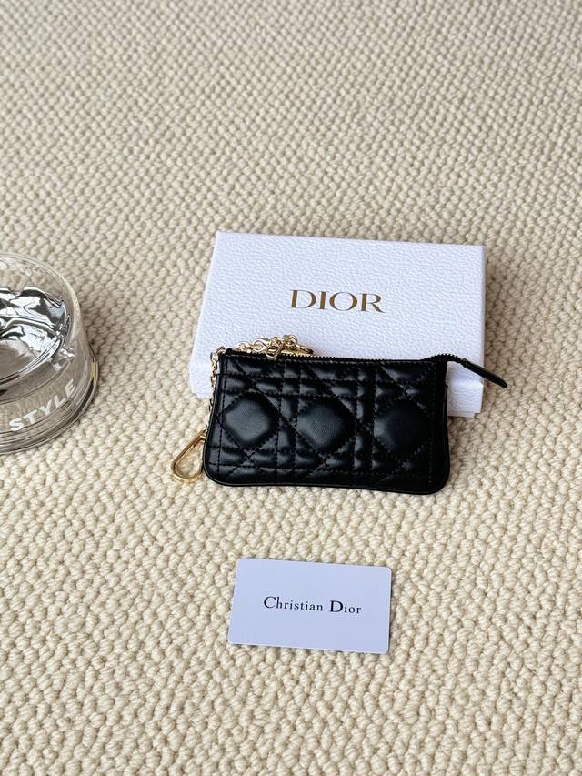 Lambskin makes a zippered coin purse key bag Small, cute and mini Mini Size: 14