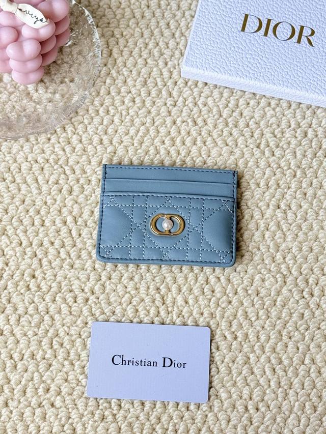 Dior Card Cd Card Holder New Style The front Cd has a mini pearl Code: S3103 Mad