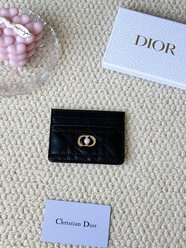 Dior Card Cd Card Holder New Style The front Cd has a mini pearl Code: S3103 Mad