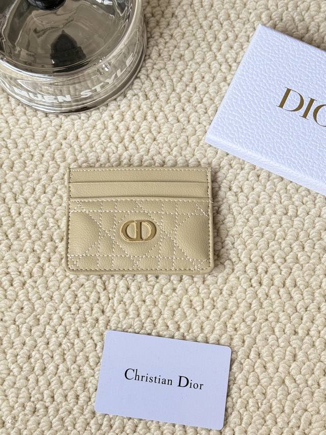 No.: S5130 Made of soft cowhide, decorated with rattan check stitching, and emb