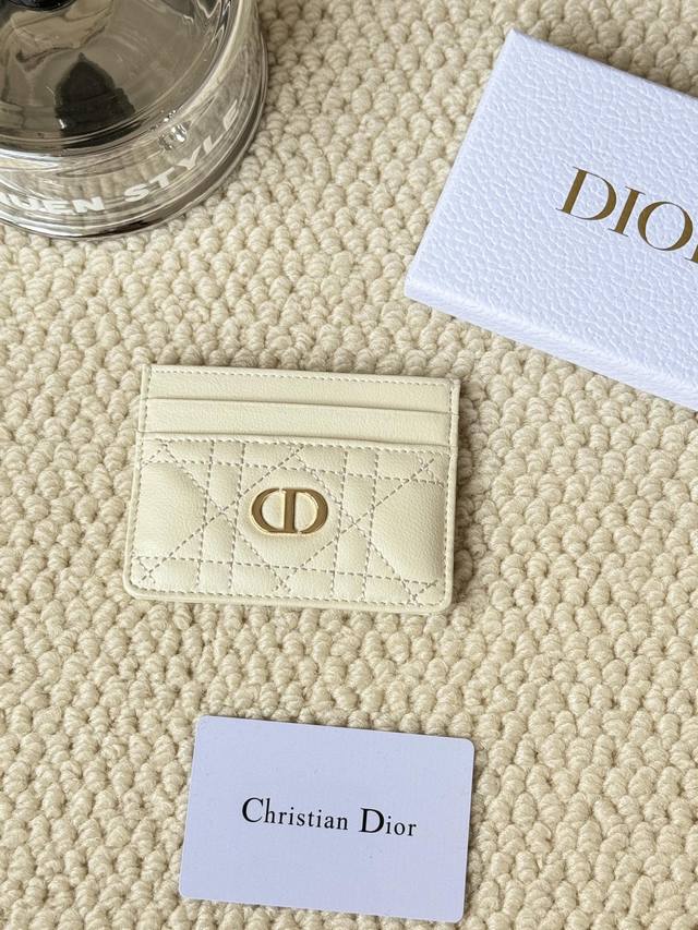 No.: S5130 Made of soft cowhide, decorated with rattan check stitching, and emb
