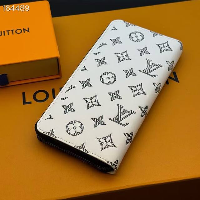 Upgraded version of the white silk-screen Zippy Vertical wallet is made of Mono