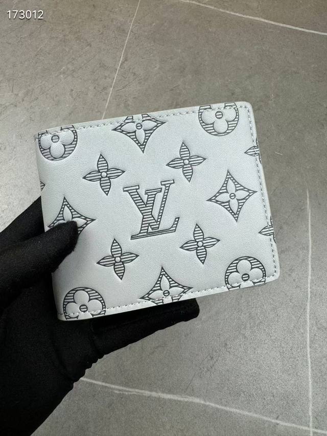 Multiple Wallet M83379 Short Wallet Gray This Louis Vuitton Multiple Wallet has
