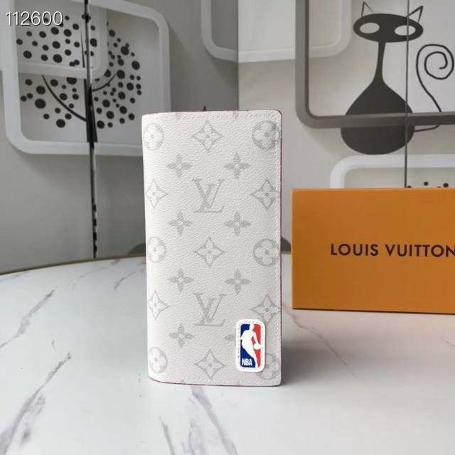 M80107, the latest popular long wallet from NBA, size: 19X10Cm, multiple inner p