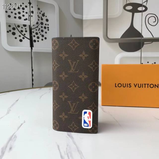 M80107, the latest popular long wallet from NBA, size: 19X10Cm, multiple inner p