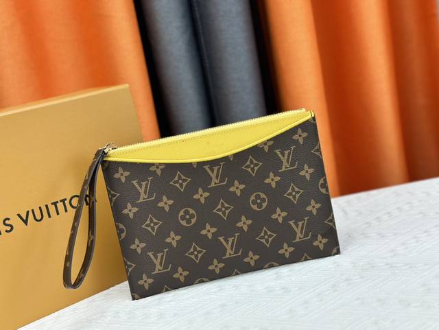 M60910, real object photography This handbag is exquisitely crafted. The Pallas