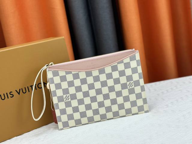 M60910, real object photography This handbag is exquisitely crafted. The Pallas