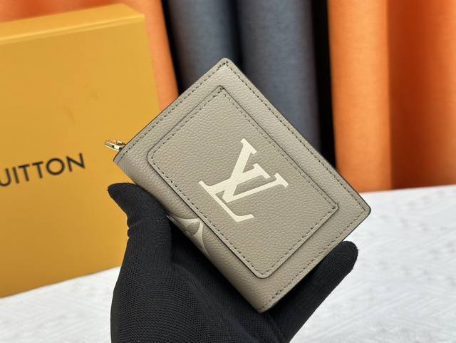 Lv Top replica M80152 This Cl