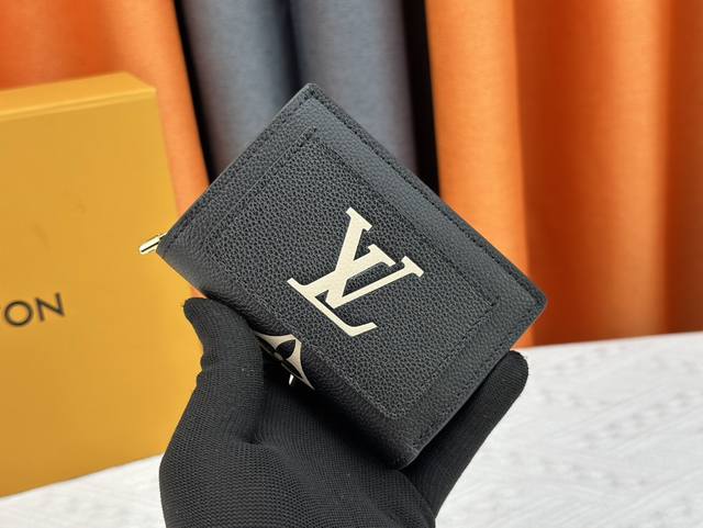 Lv Top replica M80152 This Cl