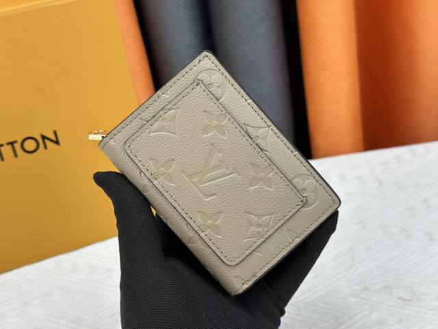 Lv Top replica M80152 This Cl