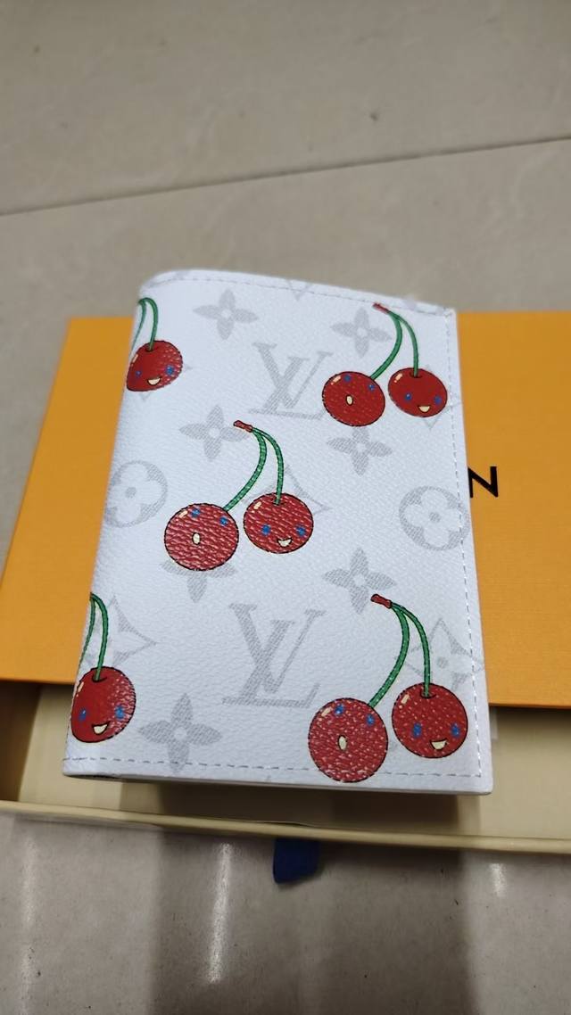 M13424 Cherry This passport holder combines Monogram Macassar canvas with a vibr