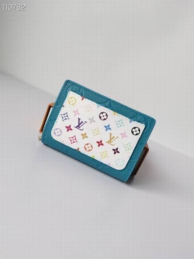 Style number: M13619 Green Murakami Takashi collaboration series This Cl
