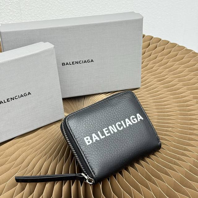 Balenciaga Cash Envelope Coin Purse Dimensions: L11.5 x H9 x W1 cm Grained calfs