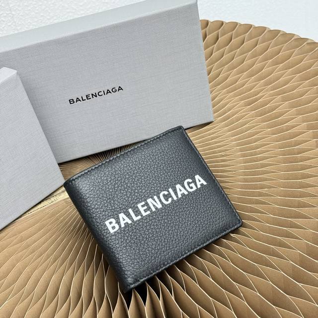 Balenciaga Cash Square Folding Wallet Dimensions: L10.9 x H9.3 x W2.7 cm Grained