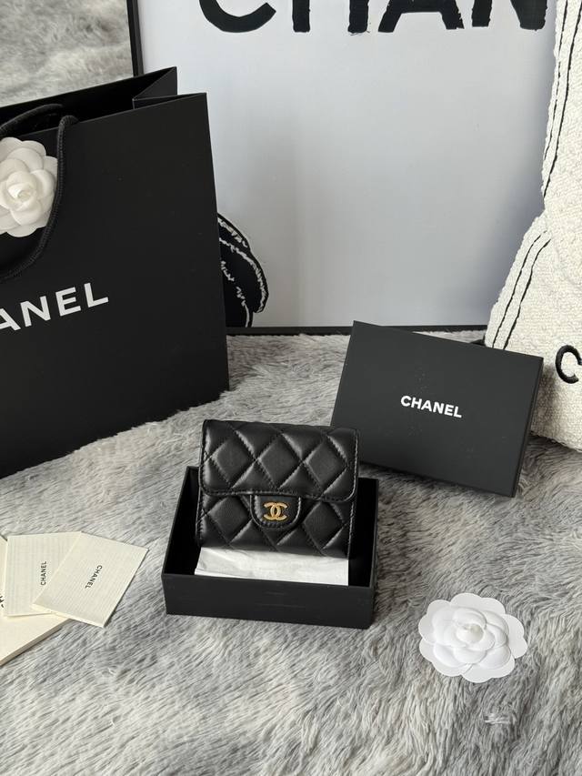 Upgraded version of Chanel. Classic Cf card holder model number A31504 Top leat