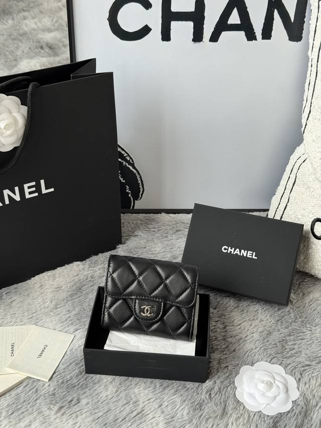 Upgraded version of Chanel. Classic Cf card holder model number A31504 Top leat
