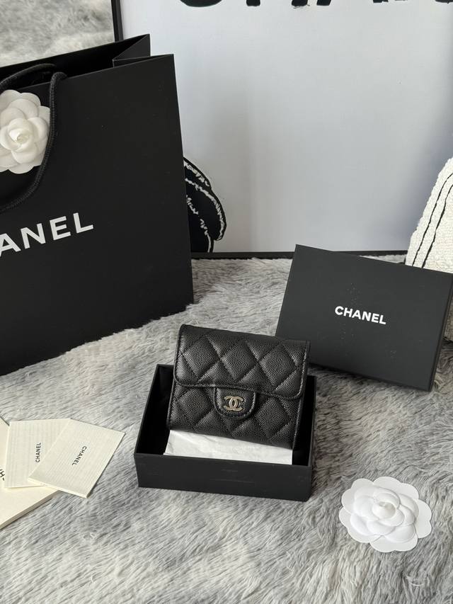 Upgraded version of Chanel. Classic Cf card holder model number A31504 Top leat