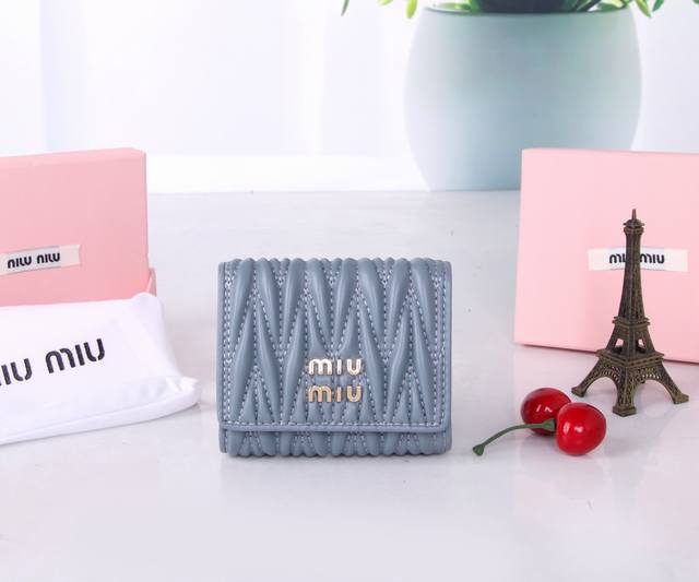 Model number: M1114 Brand: Miumiu Color: black pink blue Size: 11.5*10*3 Descri