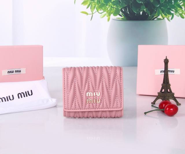 Model number: M1114 Brand: Miumiu Color: black pink blue Size: 11.5*10*3 Descri