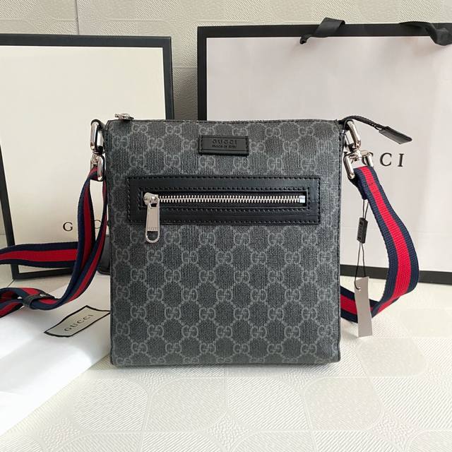 Real shot# Model number: 523599 Black Size: 21*23.5*4.5cm Upgraded original hard