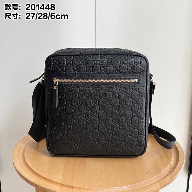 Real shot# Style number: 201448Embossed Size: 27 28 6Cm Classic Ophidia men's me
