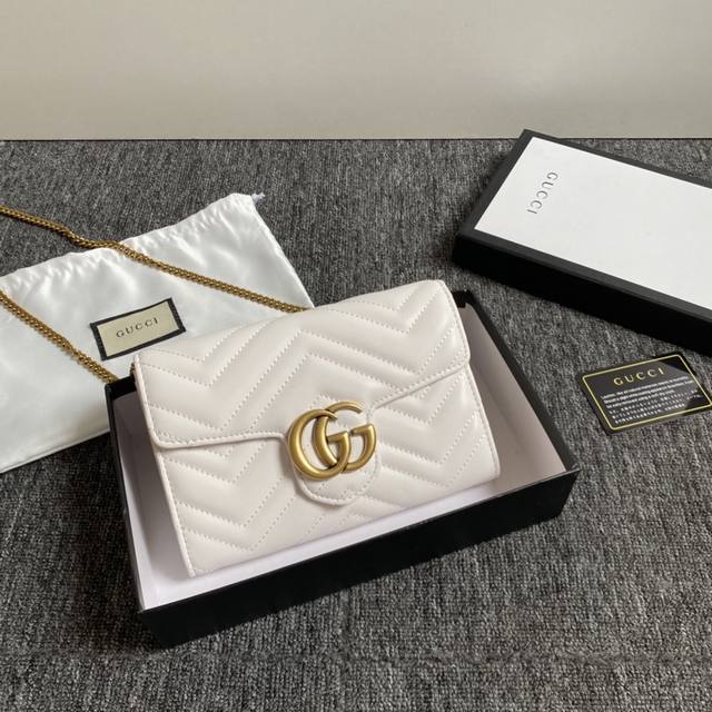 Real shot# Model: 474575 Cowhide Size: 20X 13X 6Cm Gg Marmont Woc series mini ch