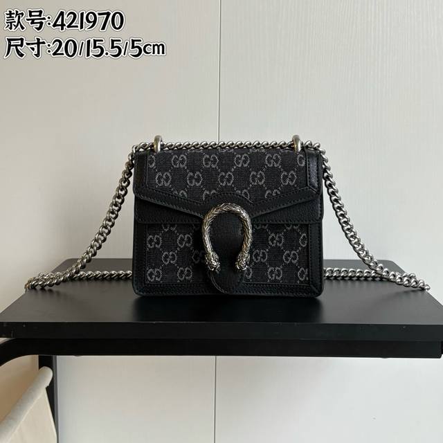 Real shot# Model number: 421970 Black denim Size: 2015.55Cm The classic and time