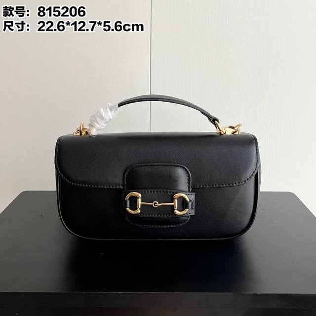 Real shot# Model number: 815206 Size: 22.6X12.7X5.6Cm The new Horsebit1955 serie