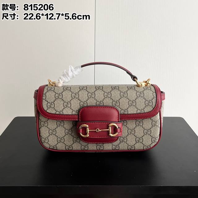 Real shot# Model number: 815206 Size: 22.6X12.7X5.6Cm The new Horsebit1955 serie