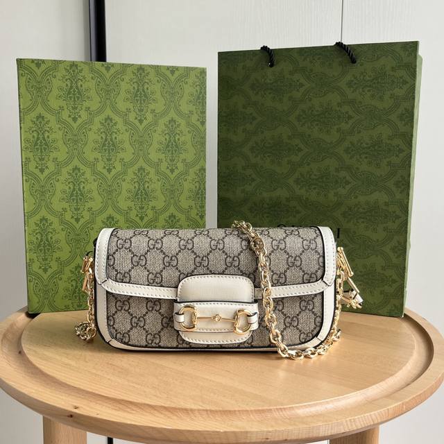 Real shot# Model number: 735178 White Size: 2413.57.5Cm Gucci Horsebit 1955 bagu