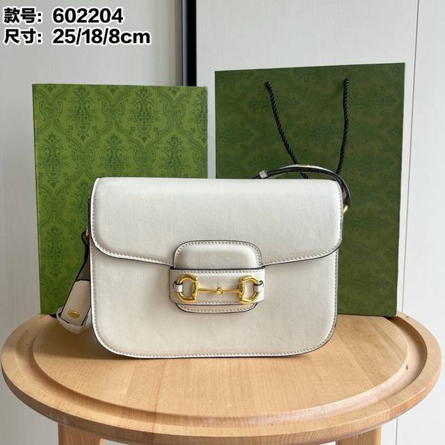 Real shot# Model number: 60 4 white leather Size: 25X18X8Cm The classic 1955 ser