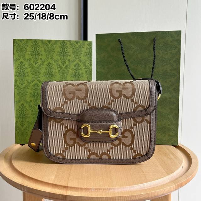 Real shot# Model number: 60 4G Size: 25X18X8Cm The classic 1955 series saddle ba