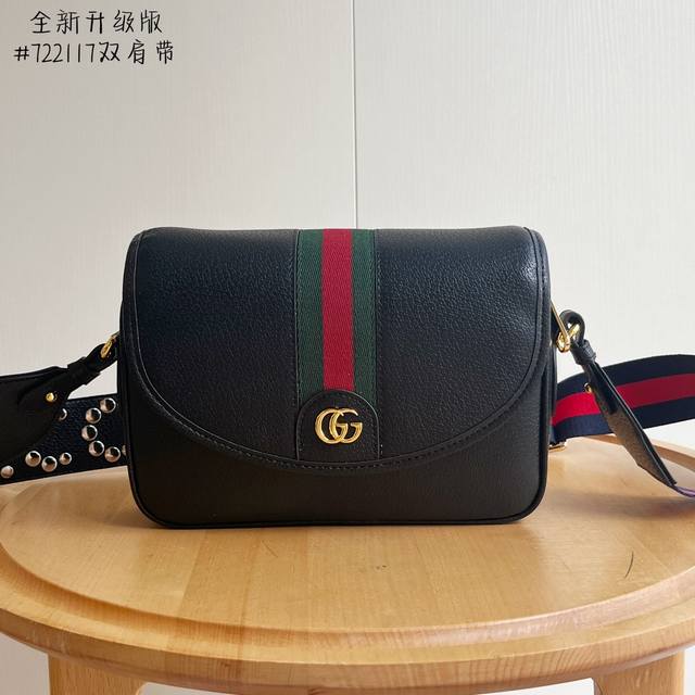 Real shot# Medium Model number: 722117Double shoulder straps Size: 23.17.7Cm The