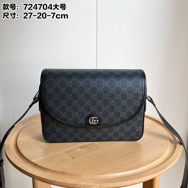Real shot# Model: 724704 Size: 27X20X7Cm The Ophidia series mini Gg shoulder bag