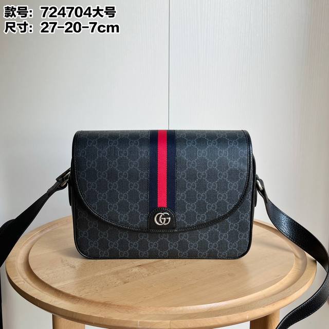 Real shot# Model: 724704 Size: 27X20X7Cm The Ophidia series mini Gg shoulder bag