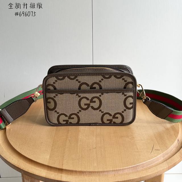 Real shot# Model number: 696075 Size: 22.5 14 7Cm Small and exquisite rectangula