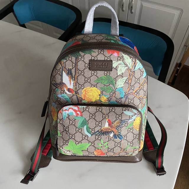 Real shot# Model number: 4 42 Size: 23.33.14 Classic and timeless backpack There